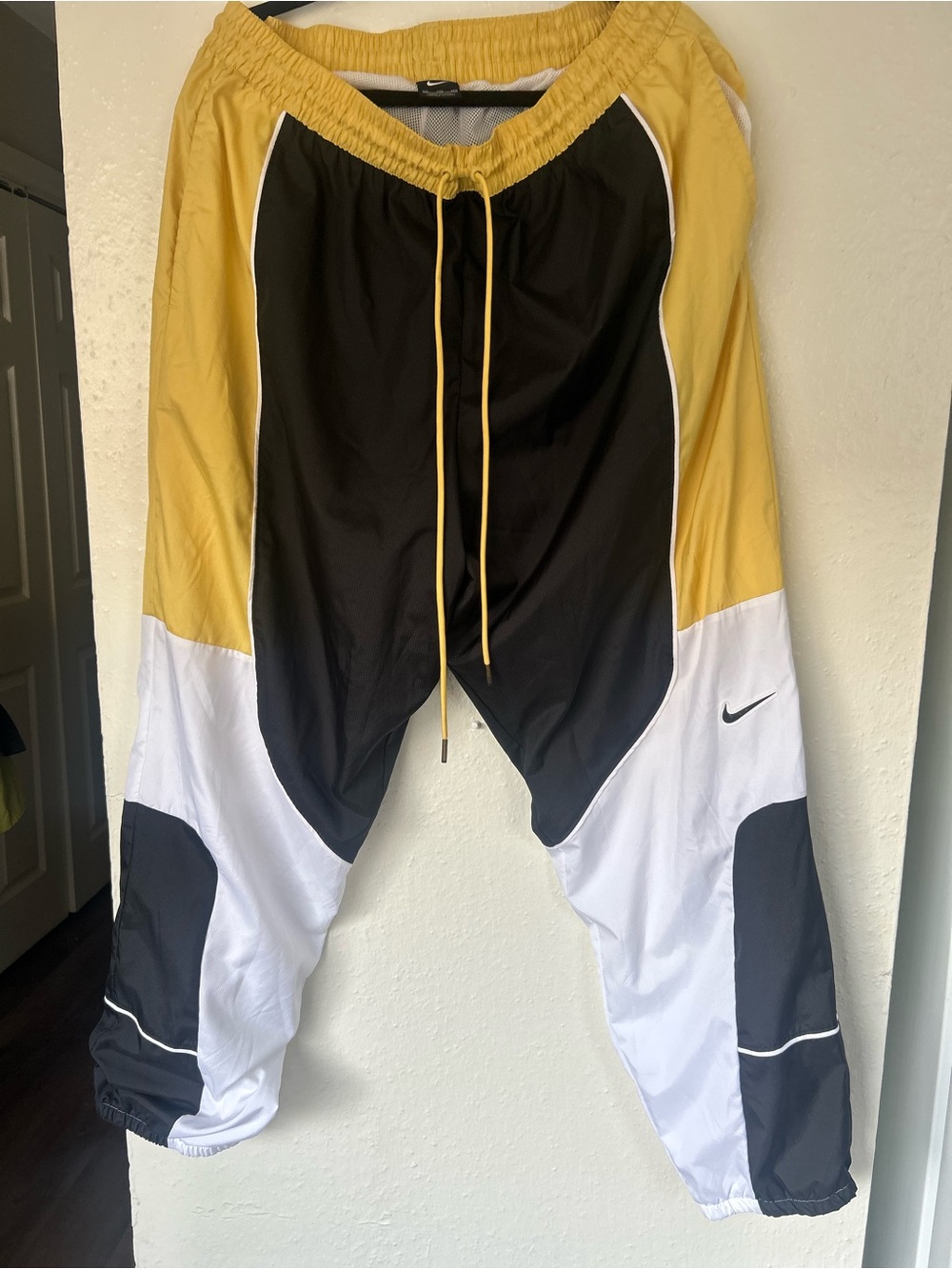 Nike Throwback Colorblock Track Pants streetwear